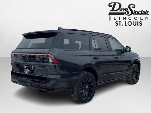 New 2026 Lincoln Navigator Reserve w/ Jet Appearance Package image 5