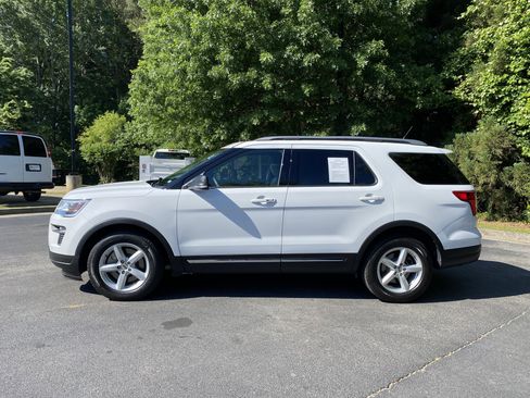 Used 2019 Ford Explorer XLT w/ Equipment Group 202A FWD image 6