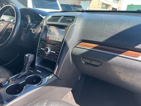 Used 2018 Ford Explorer Limited w/ Ford Safe & Smart Package AWD/4WD image 10