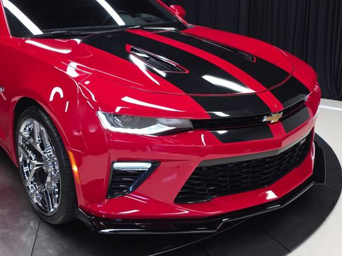 Used 2016 Chevrolet Camaro SS RWD image 17
