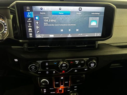 Used 2025 Jeep Wrangler Unlimited Sport AWD/4WD image 13