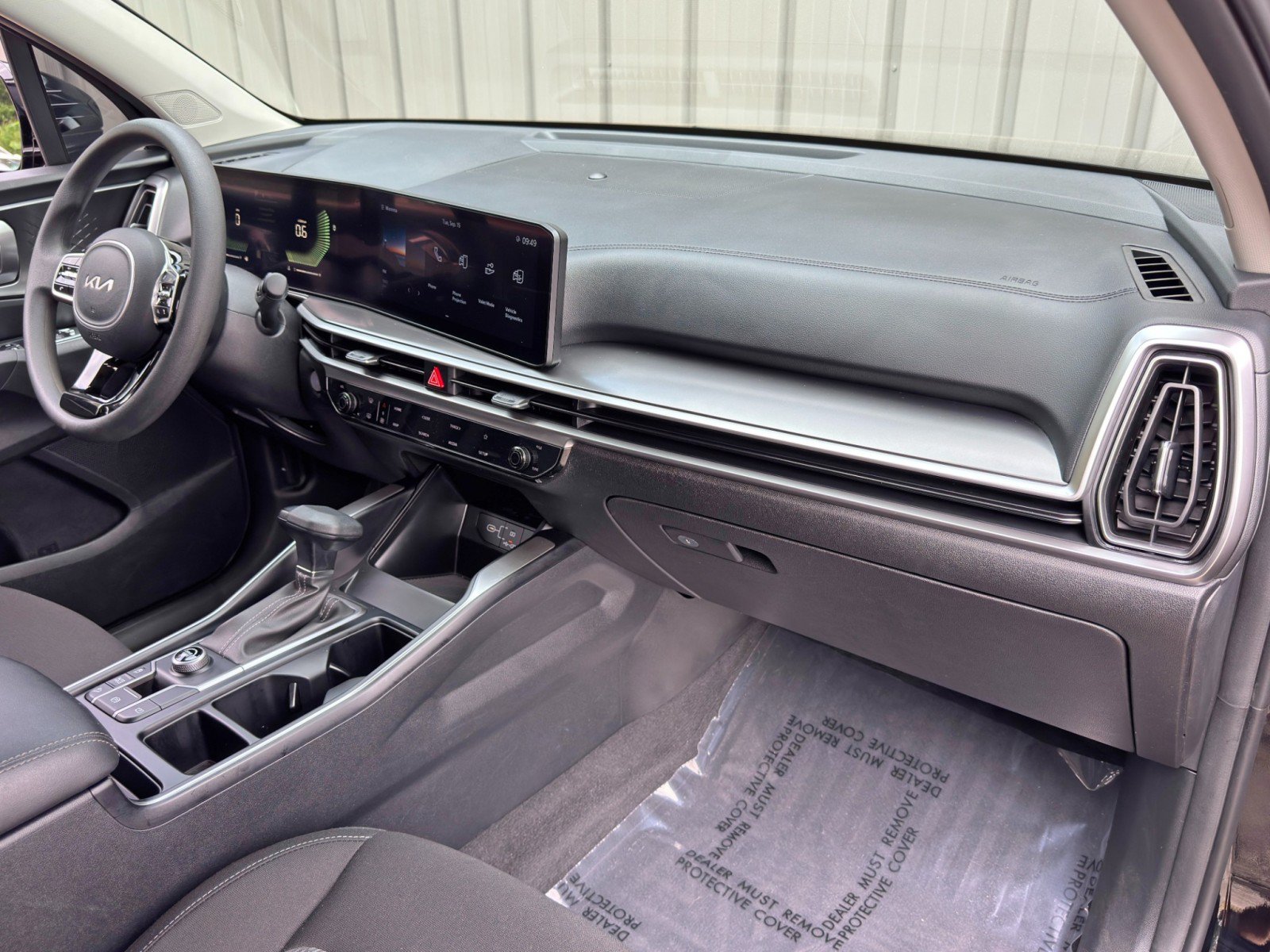 Used 2024 Kia Sorento LX FWD image 13