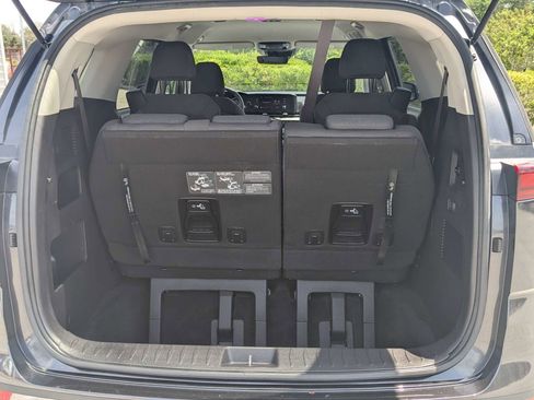 Used 2022 Kia Carnival LX FWD image 13