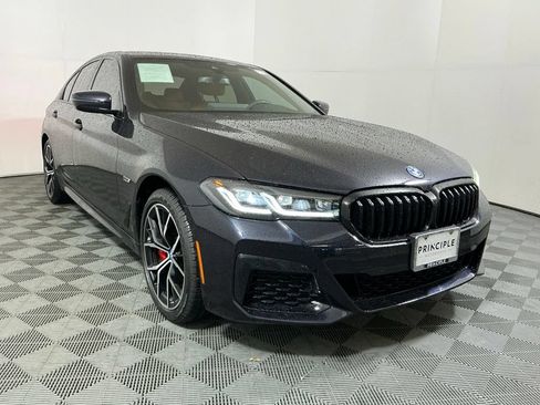 Used 2023 BMW 530e xDrive w/ Premium Package AWD/4WD image 4