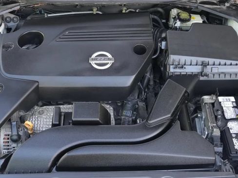 Used 2014 Nissan Altima 2.5 S w/ Display Audio Package FWD image 13