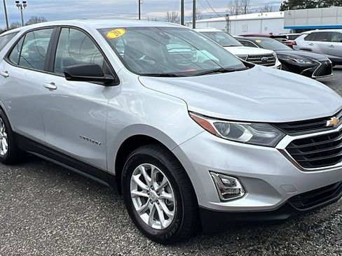 Used 2020 Chevrolet Equinox LS image 3