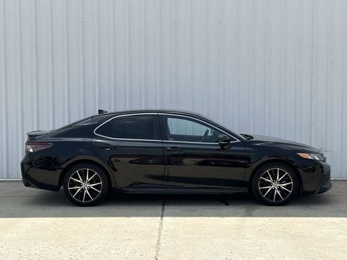 Used 2024 Toyota Camry SE FWD image 3