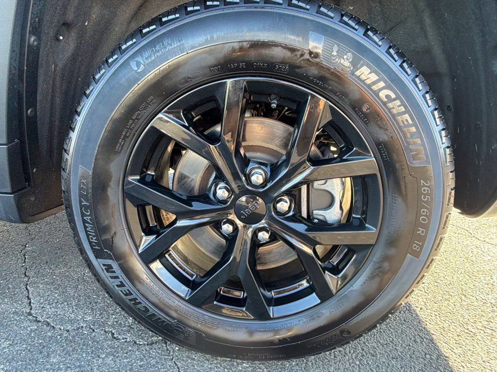 Used 2024 Jeep Grand Cherokee L Laredo AWD/4WD image 56