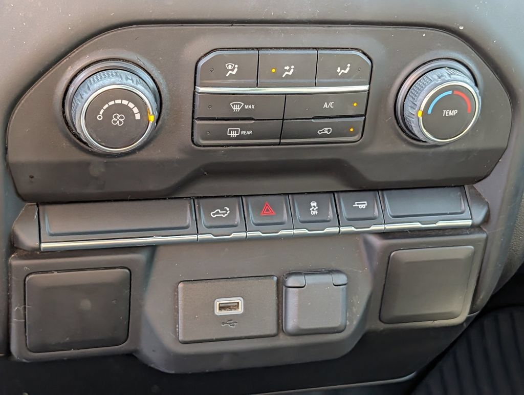 Used 2020 Chevrolet Silverado 1500 Custom w/ Custom Value Package RWD image 15