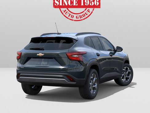 New 2026 Chevrolet Trax LT w/ Sunroof Package FWD image 4