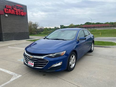 Used 2023 Chevrolet Malibu LT FWD image 2