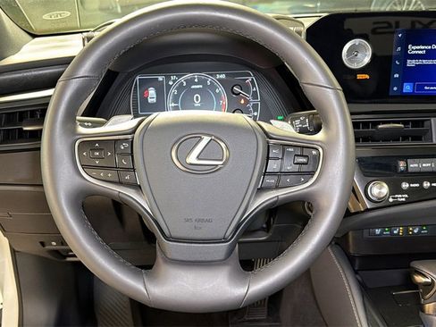 Certified 2025 Lexus ES 350 w/ Premium Package image 18