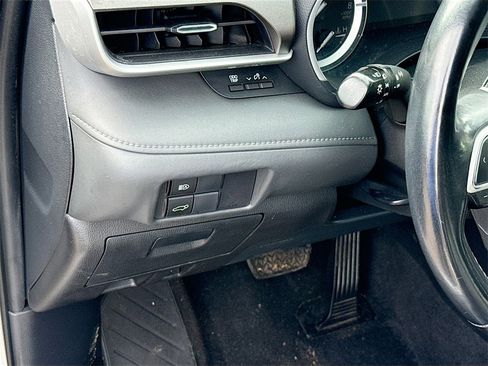 Used 2022 Toyota Highlander XLE image 11