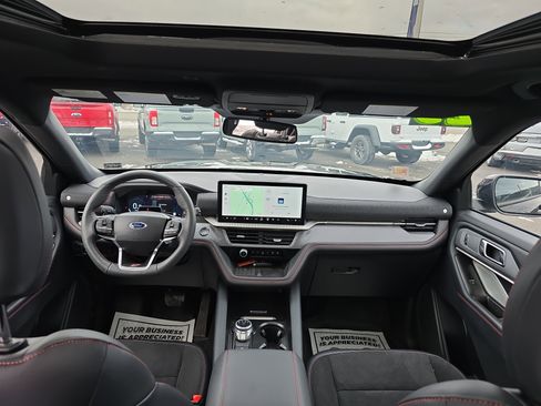 Used 2025 Ford Explorer ST image 15
