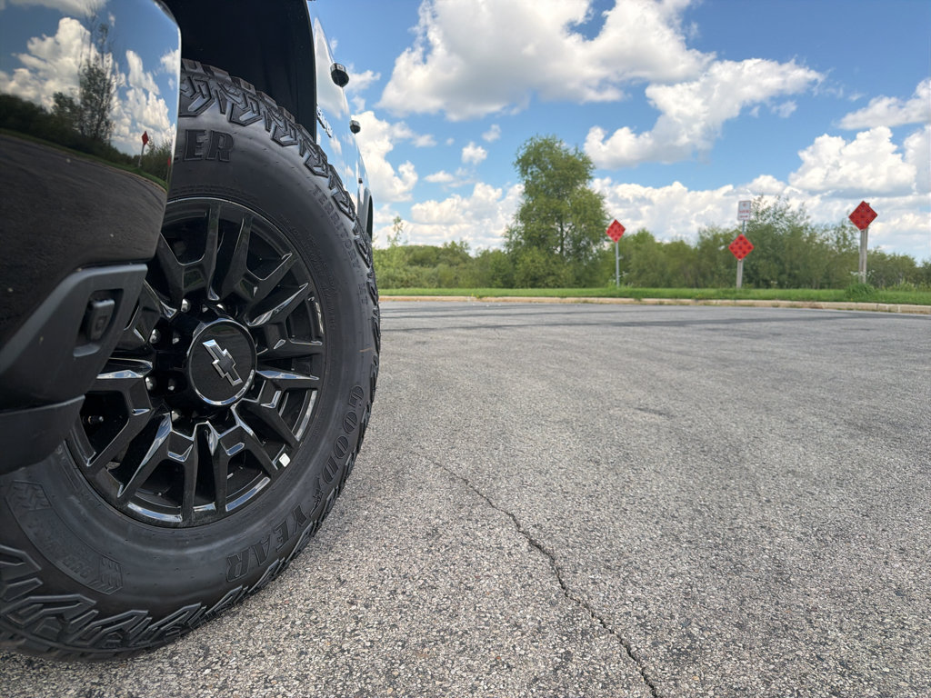 New 2026 Chevrolet Silverado 2500 ZR2 AWD/4WD image 9
