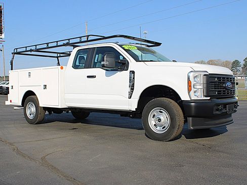 Used 2025 Ford F250 XL image 2