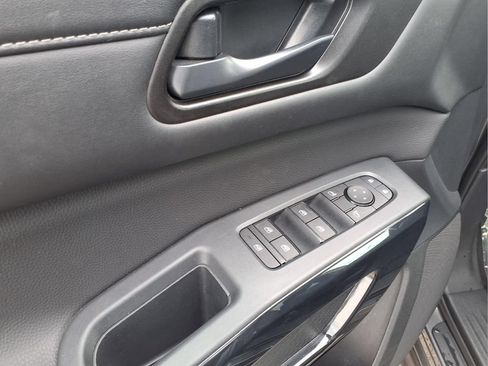 Used 2025 Nissan Pathfinder SV FWD image 22