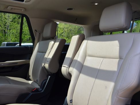 Used 2022 Ford Expedition XLT AWD/4WD image 33
