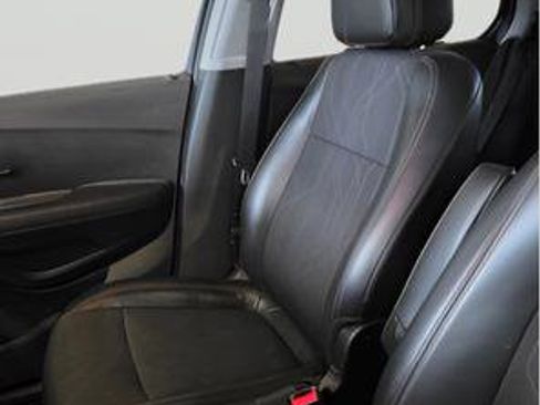Used 2019 Chevrolet Trax LT w/ LT Convenience Package FWD image 23
