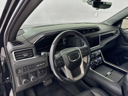 Used 2022 GMC Yukon Denali w/ Denali Premium Package RWD image 10