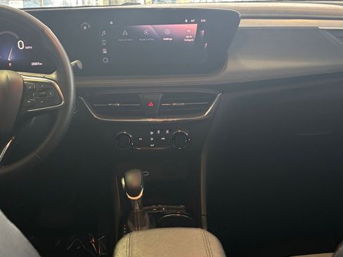 Used 2025 Buick Encore GX Preferred image 18