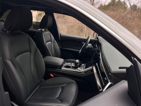 Used 2019 Audi Q8 Premium w/ Convenience Package image 31