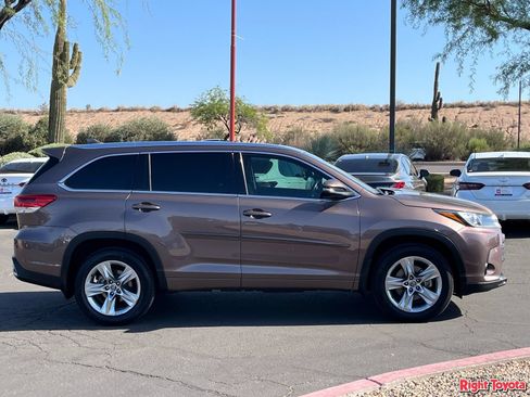 Certified 2017 Toyota Highlander Limited FWD image 8