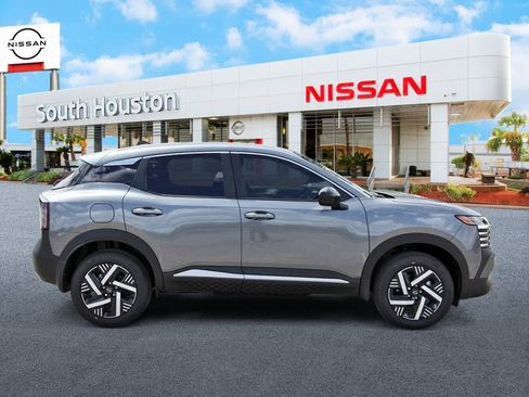 New 2026 Nissan Kicks SV w/ SV Premium Package FWD image 5