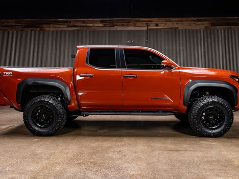 Used 2025 Toyota Tacoma TRD Off-Road image 11
