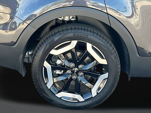 Used 2025 Kia Telluride EX w/ EX Captain's Chair Package image 5