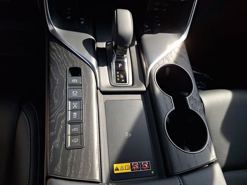 New 2026 Lexus LX 700h Luxury image 11