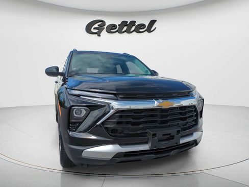 Used 2025 Chevrolet TrailBlazer LT AWD/4WD image 2