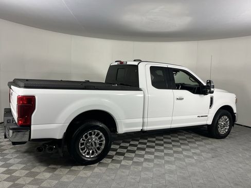 Used 2020 Ford F250 Lariat w/ Chrome Package image 5