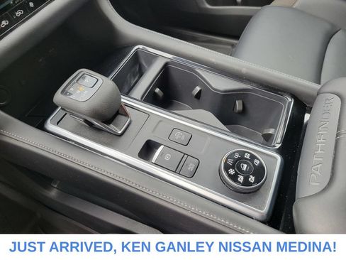 Certified 2025 Nissan Pathfinder SL w/ SL Premium Package AWD/4WD image 11