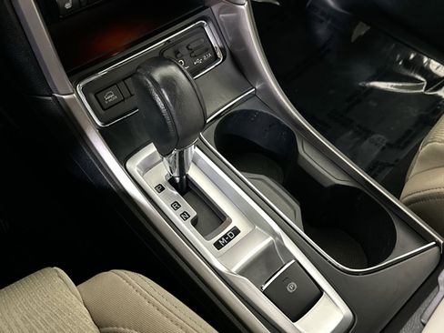 Used 2022 Subaru Ascent Premium w/ Convenience Package image 29