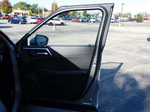 New 2025 Mitsubishi Outlander SE image 25