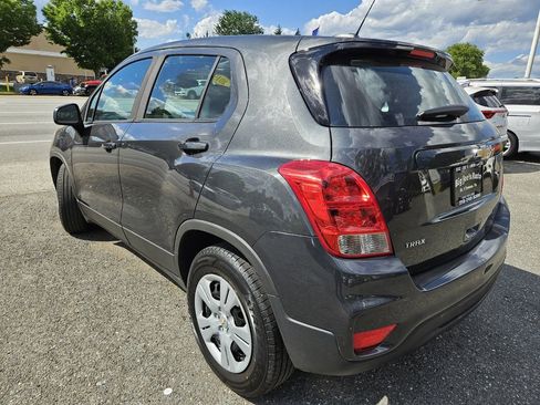 Used 2019 Chevrolet Trax LS FWD image 3