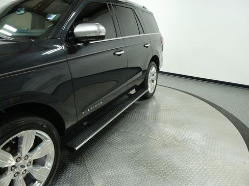 Used 2024 Ford Expedition Platinum AWD/4WD image 5