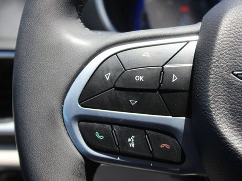 Used 2023 Chrysler Pacifica Touring-L FWD image 14