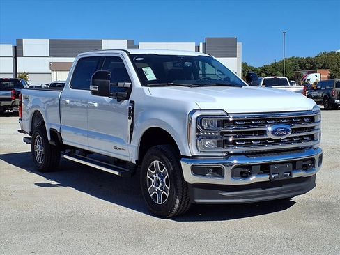 New 2026 Ford F250 Lariat w/ FX4 Off-Road Package image 10
