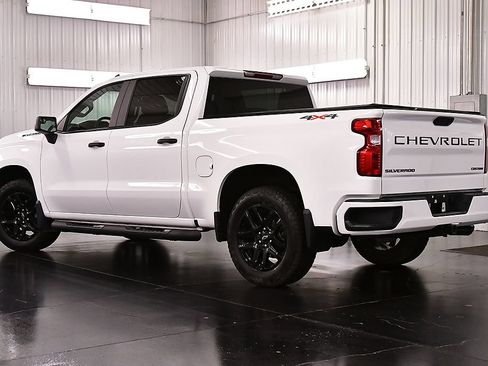 Used 2025 Chevrolet Silverado 1500 Custom w/ Turbomax Blackout Package AWD/4WD image 5