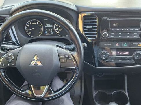 Used 2016 Mitsubishi Outlander SE AWD/4WD image 22