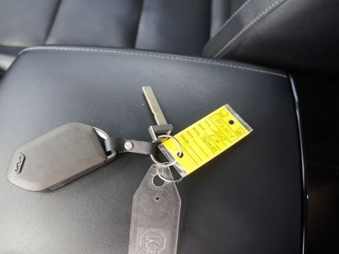 Used 2025 Kia Telluride S image 2