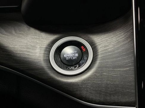 Used 2024 Jeep Grand Cherokee Limited image 23