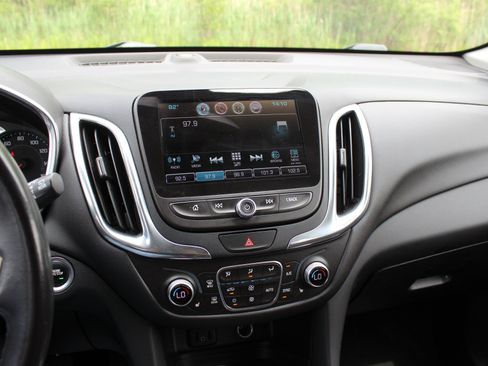 Used 2018 Chevrolet Equinox LT w/ Sun & Infotainment Package AWD/4WD image 25