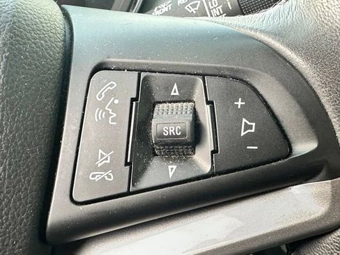Used 2021 Chevrolet Trax LT w/ LT Convenience Package AWD/4WD image 9