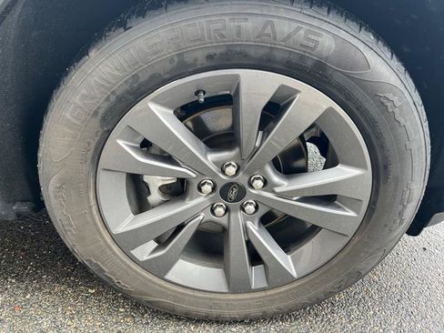 Used 2021 Ford Explorer XLT w/ Equipment Group 202A image 9