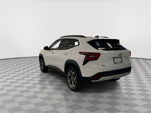 New 2025 Chevrolet Trax LT w/ Driver Confidence Package image 8