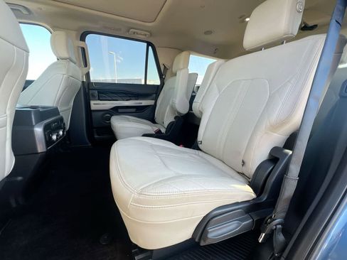 Used 2019 Ford Expedition Platinum image 18