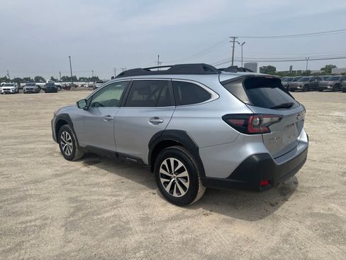 Used 2024 Subaru Outback Premium AWD/4WD image 13